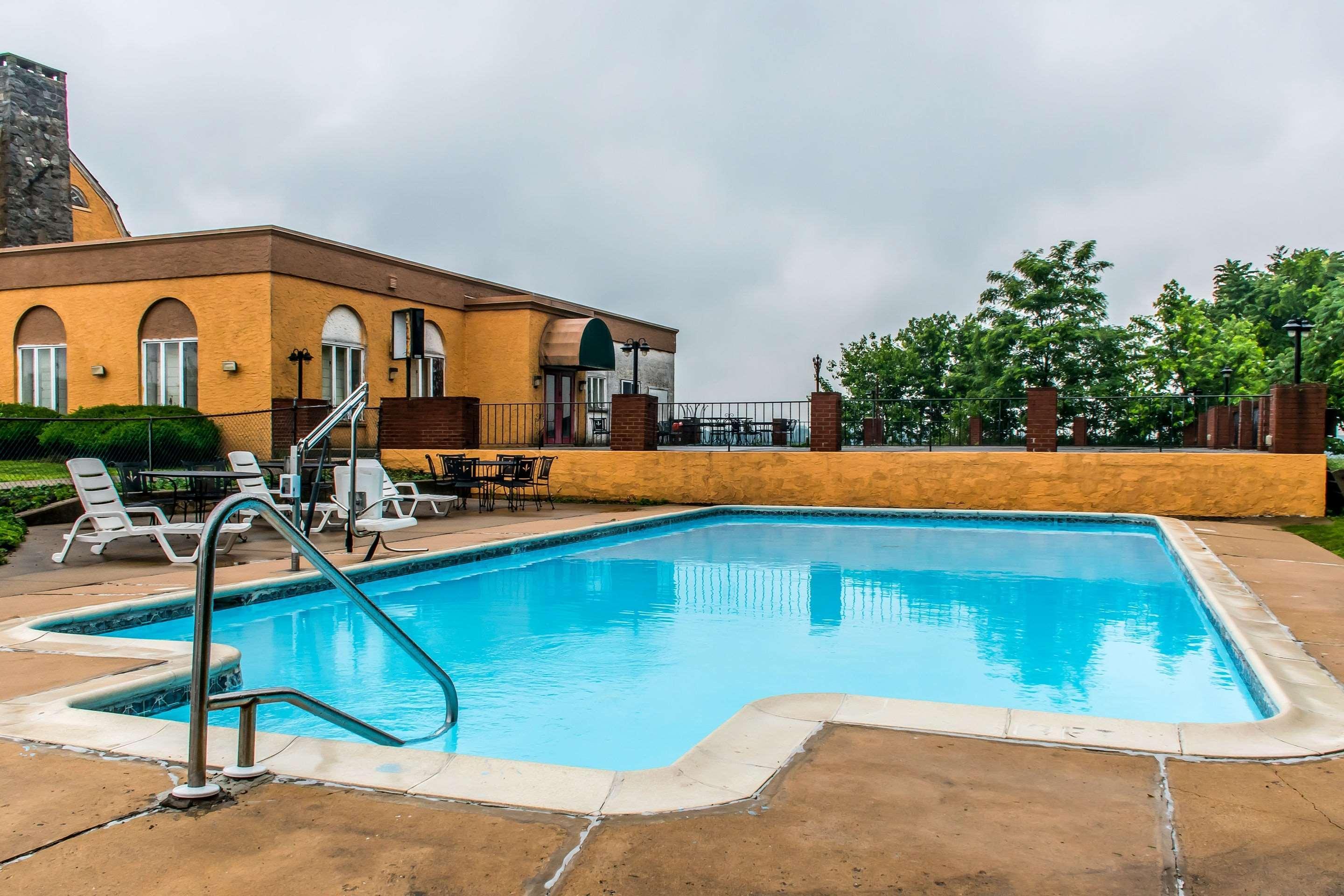 Rodeway Inn Amish Country Smoketown  Exterior photo